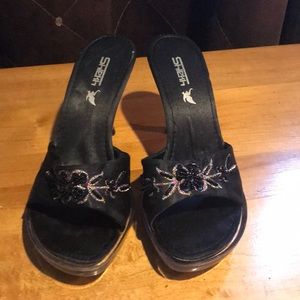 Size 6 clear and black beaded heel sandals